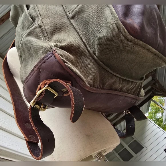Original 2009 Duluth Trading Co Olive Green Canvas Backpack Leather & Brass EXC
